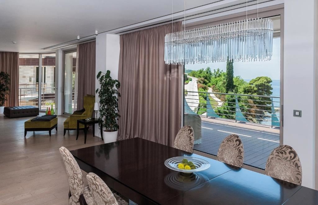 rooms-two-bedrooms-penthouse-sea-side-line