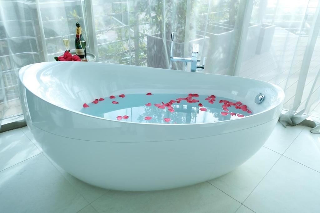 rooms-three-bedrooms-penthouse-sea-side-line