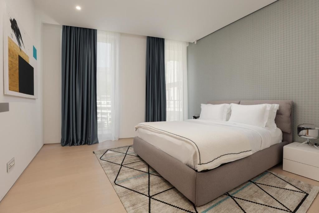 rooms-two-bedrooms-residence-sea-view-sunny-hill-line