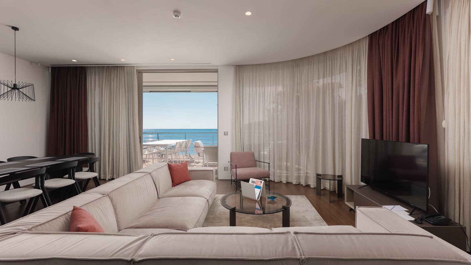 rooms-three-bedrooms-residence-sea-side-line