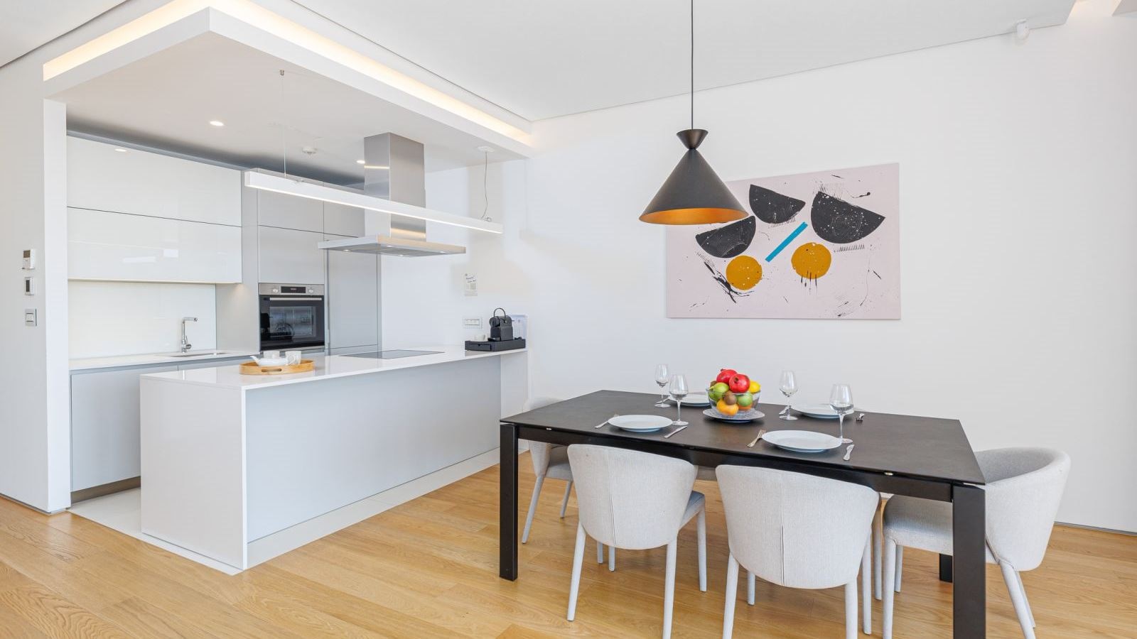 rooms-three-bedrooms-residence-sea-view-sunny-hill-line