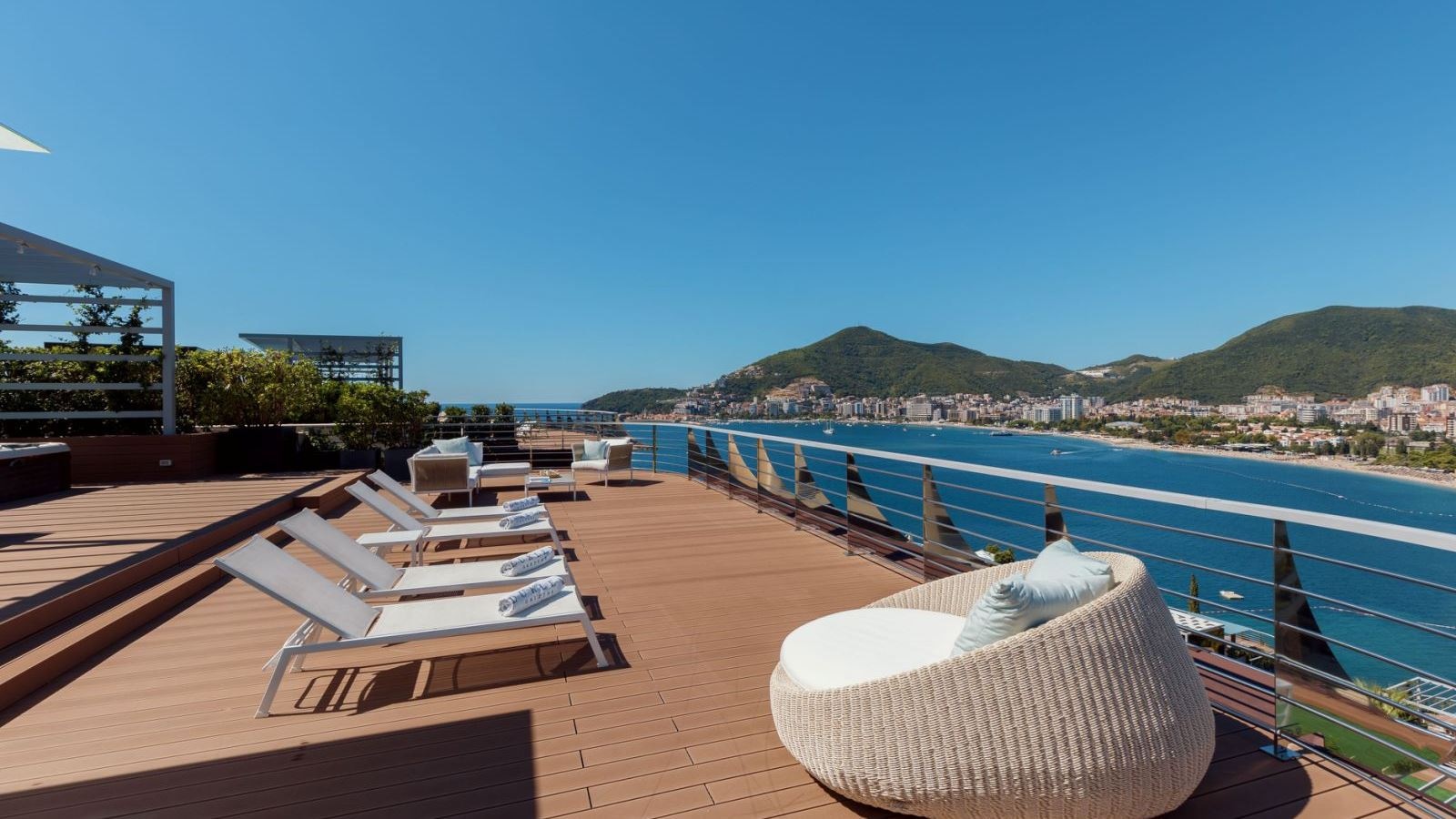 rooms-four-bedrooms-penthouse-garden-line