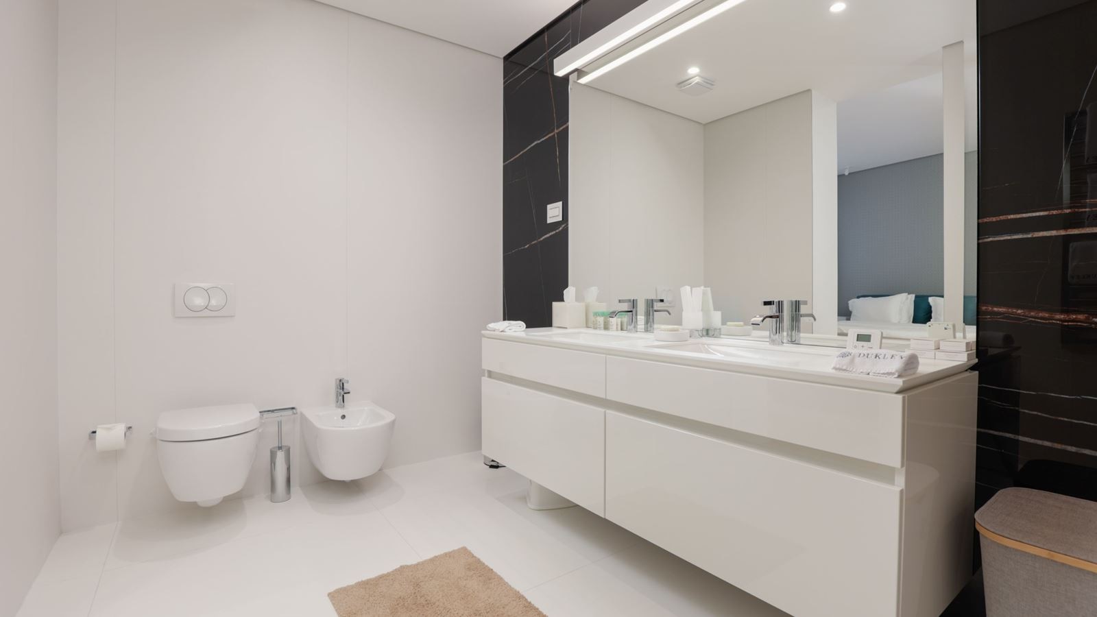 rooms-three-bedrooms-residence-garden-line