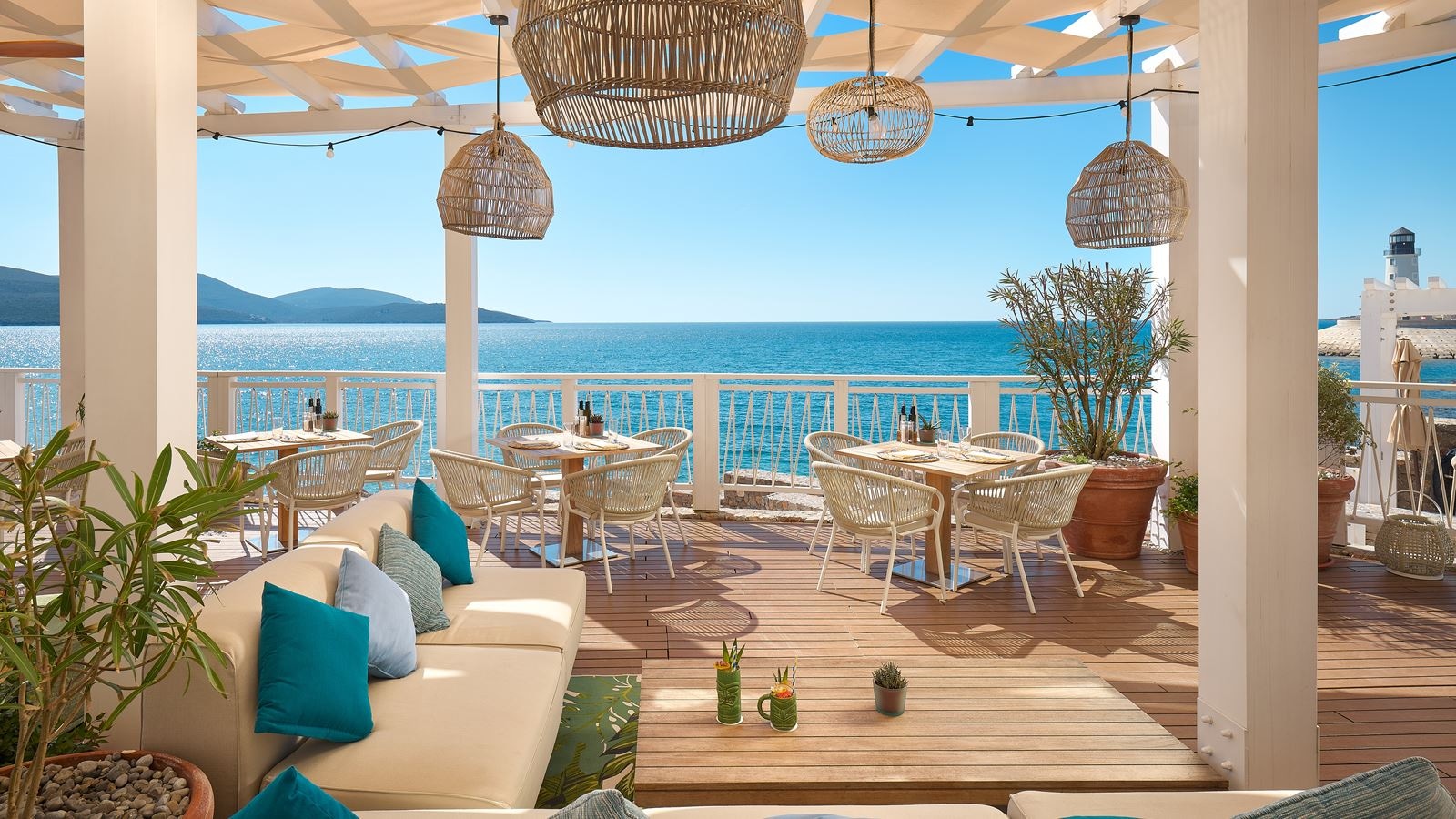 restaurants-the-rok-beach-bar--lounge