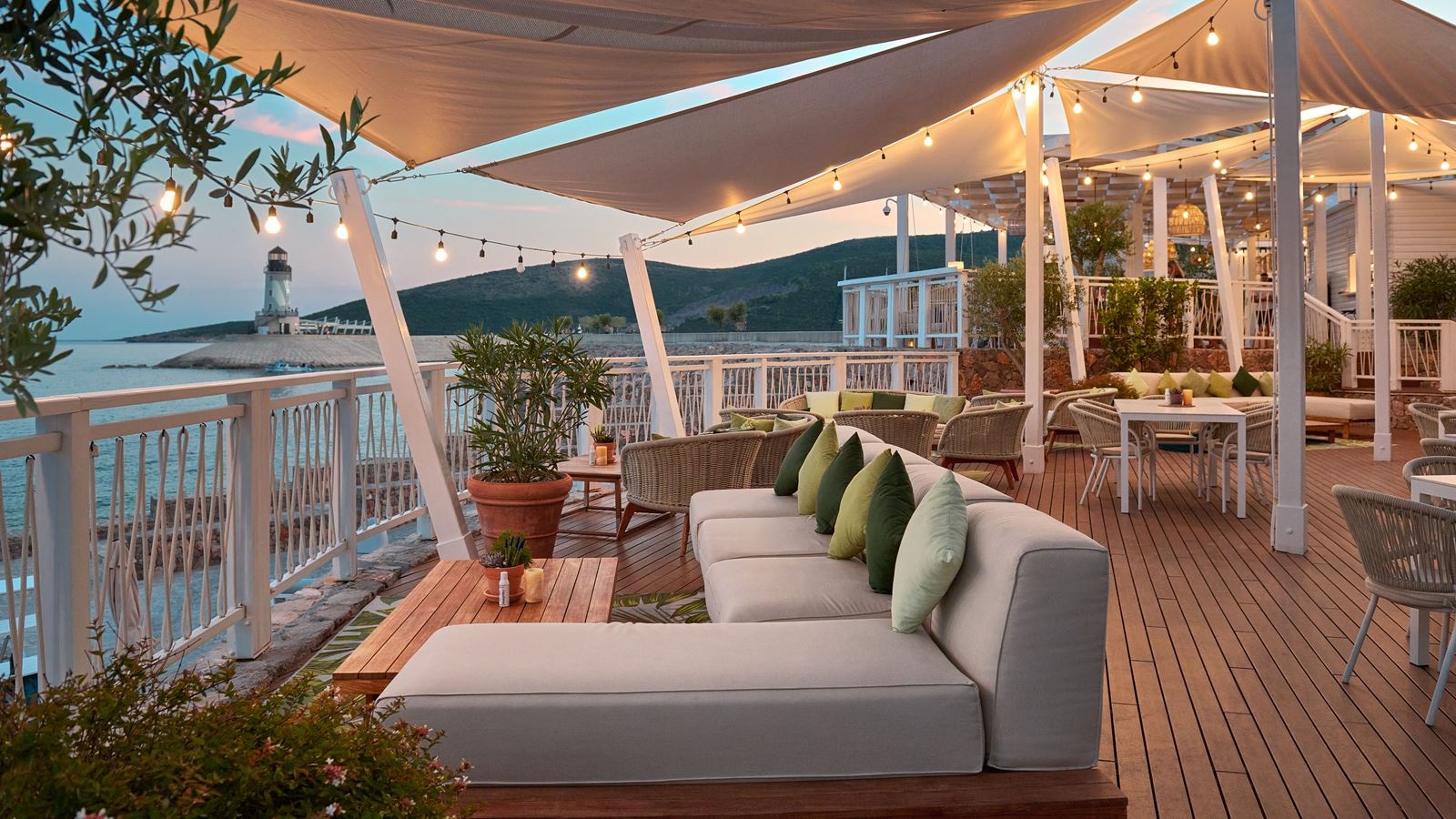 restaurants-the-rok-beach-bar--lounge