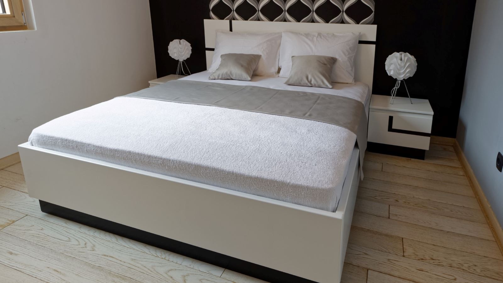 rooms-apartment-two-bedrooms-with-terrace