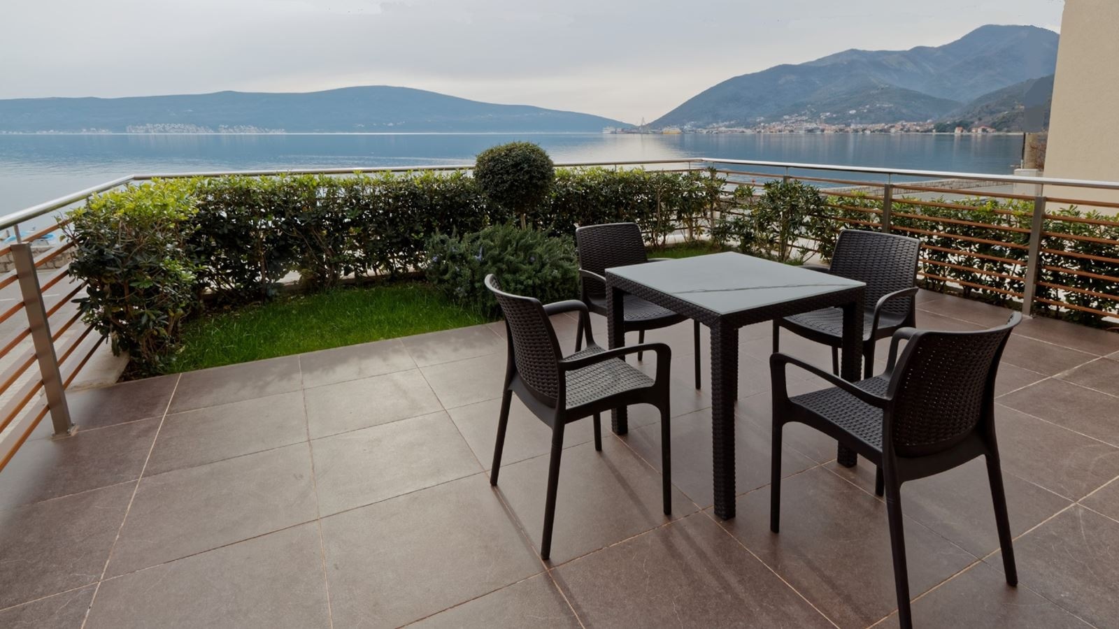 rooms-apartment-two-bedrooms-with-terrace