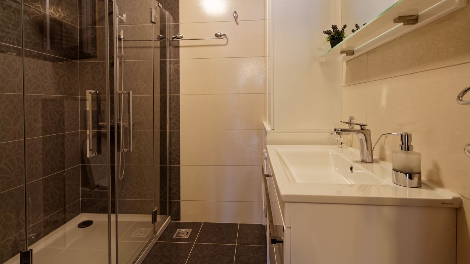 rooms-apartment-two-bedrooms-with-terrace