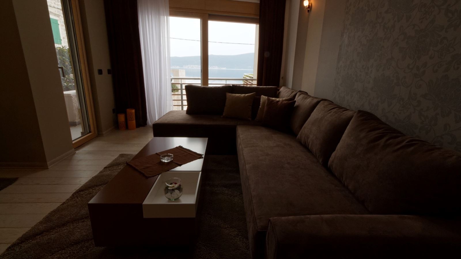 rooms-apartment-two-bedrooms-with-terrace