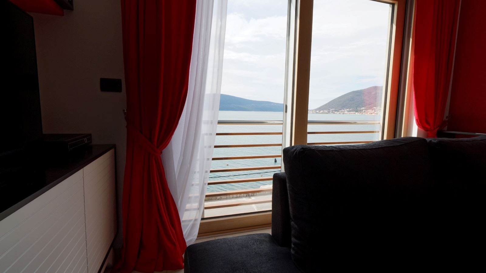 rooms-apartment-sea-view-three-bedrooms