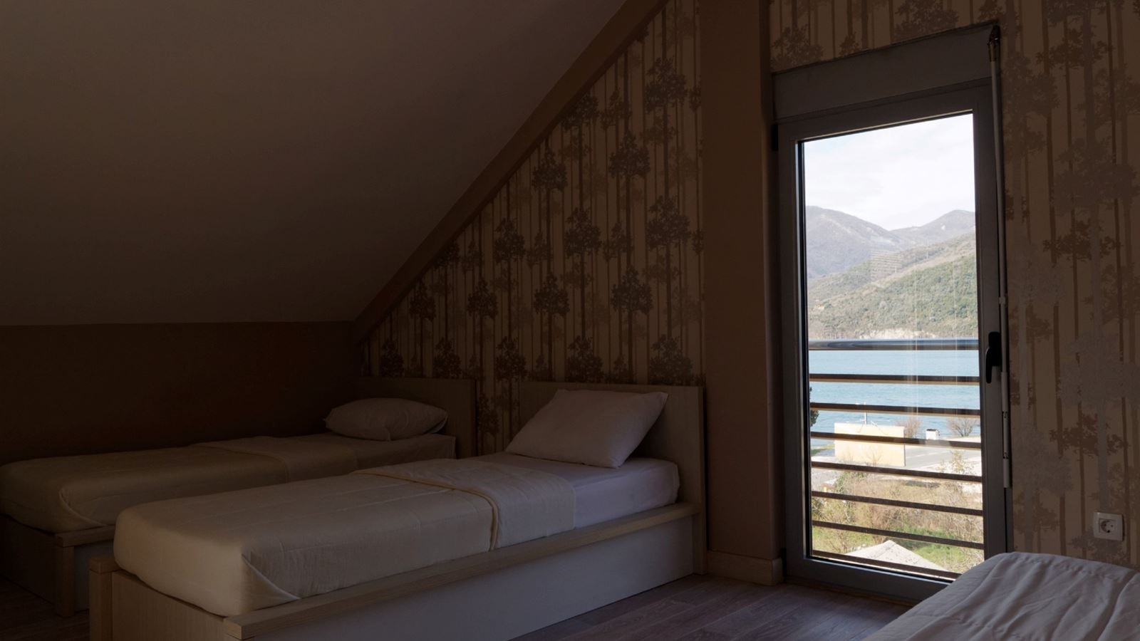 rooms-apartment-sea-view-three-bedrooms