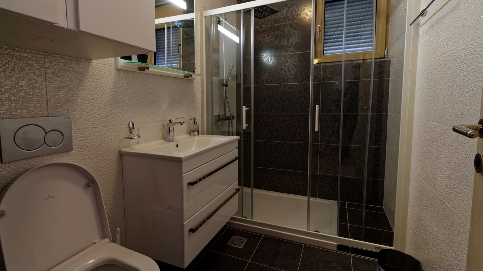 rooms-apartment-sea-view-three-bedrooms