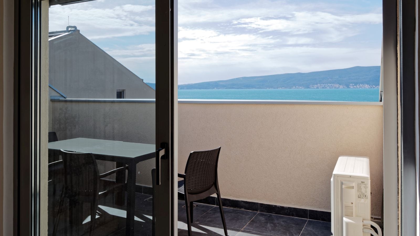 rooms-apartment-sea-view-three-bedrooms