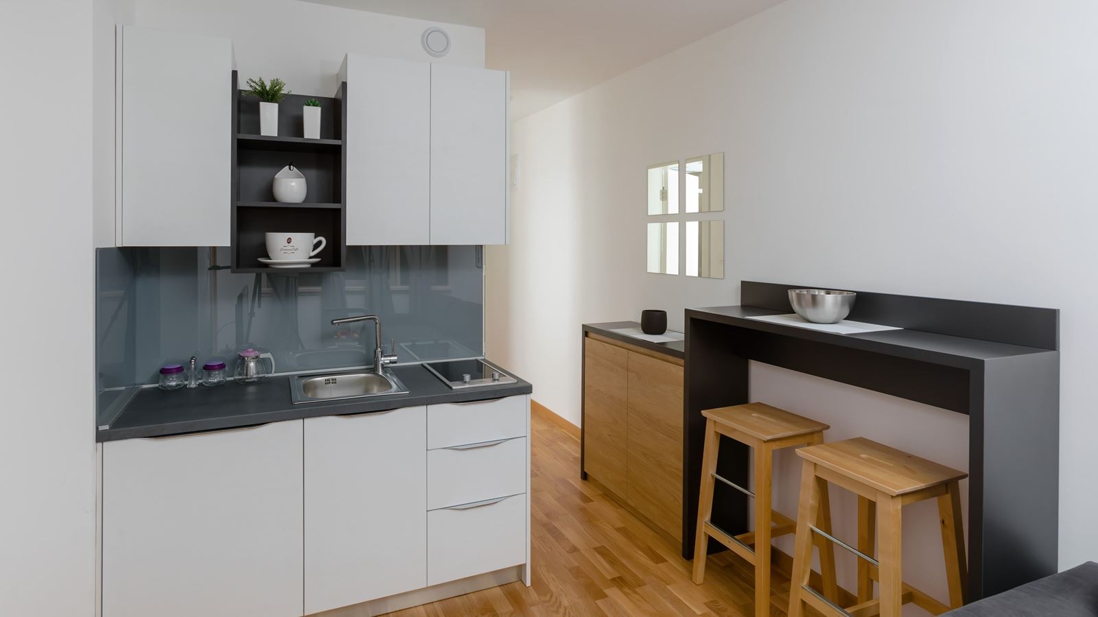 rooms-apartment-sea-view-with-balcony