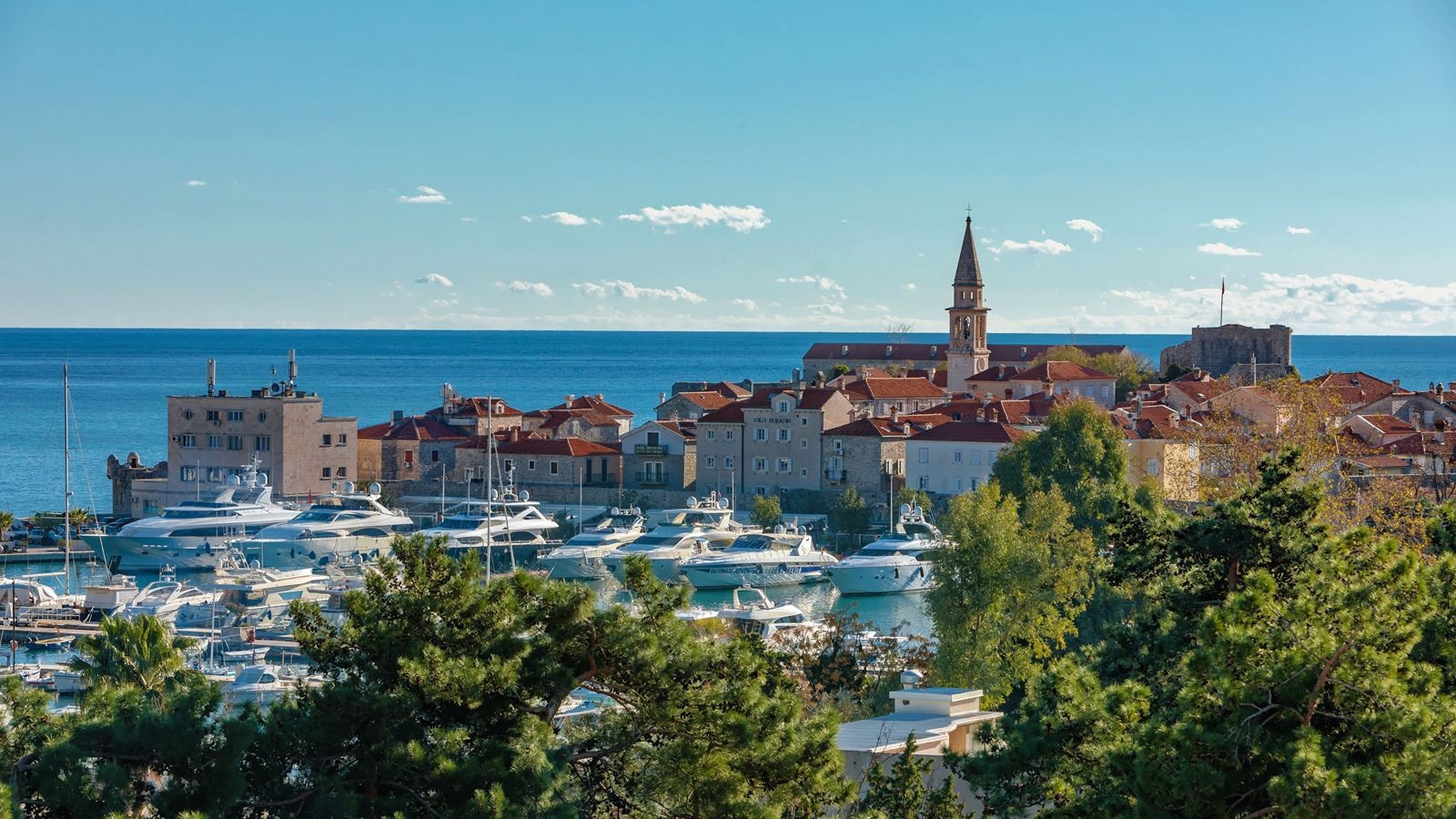 rooms-apartment-sea-view-with-balcony