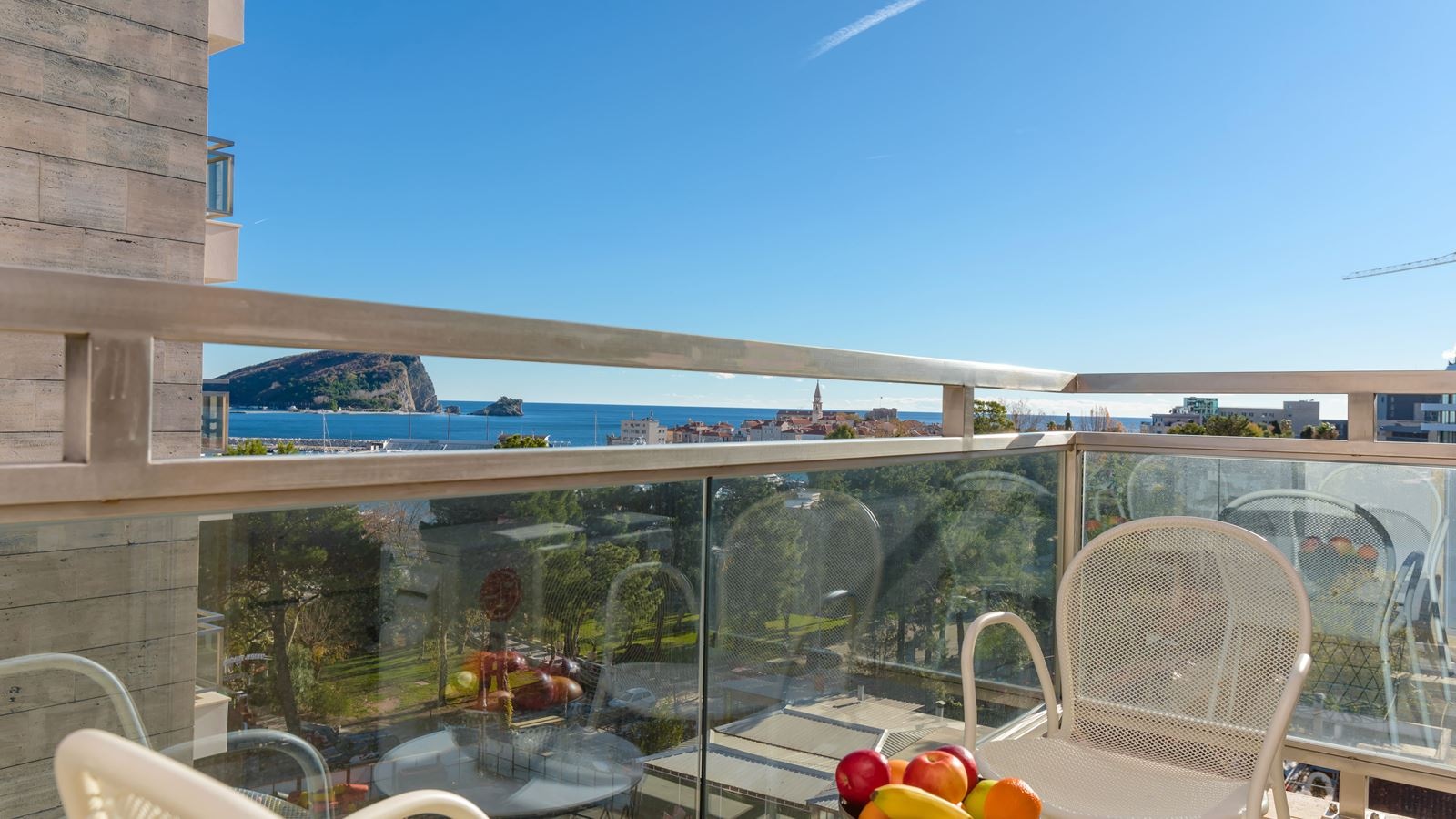 rooms-apartment-sea-view-with-balcony