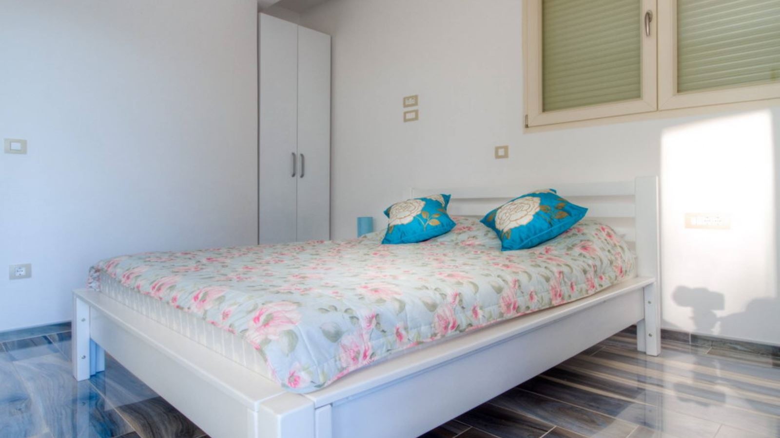 rooms-apartment-comfort-sea-view