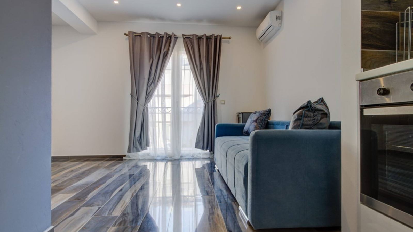 rooms-apartment-comfort-sea-view