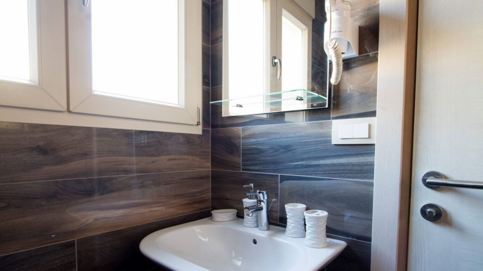 rooms-apartment-comfort-sea-view