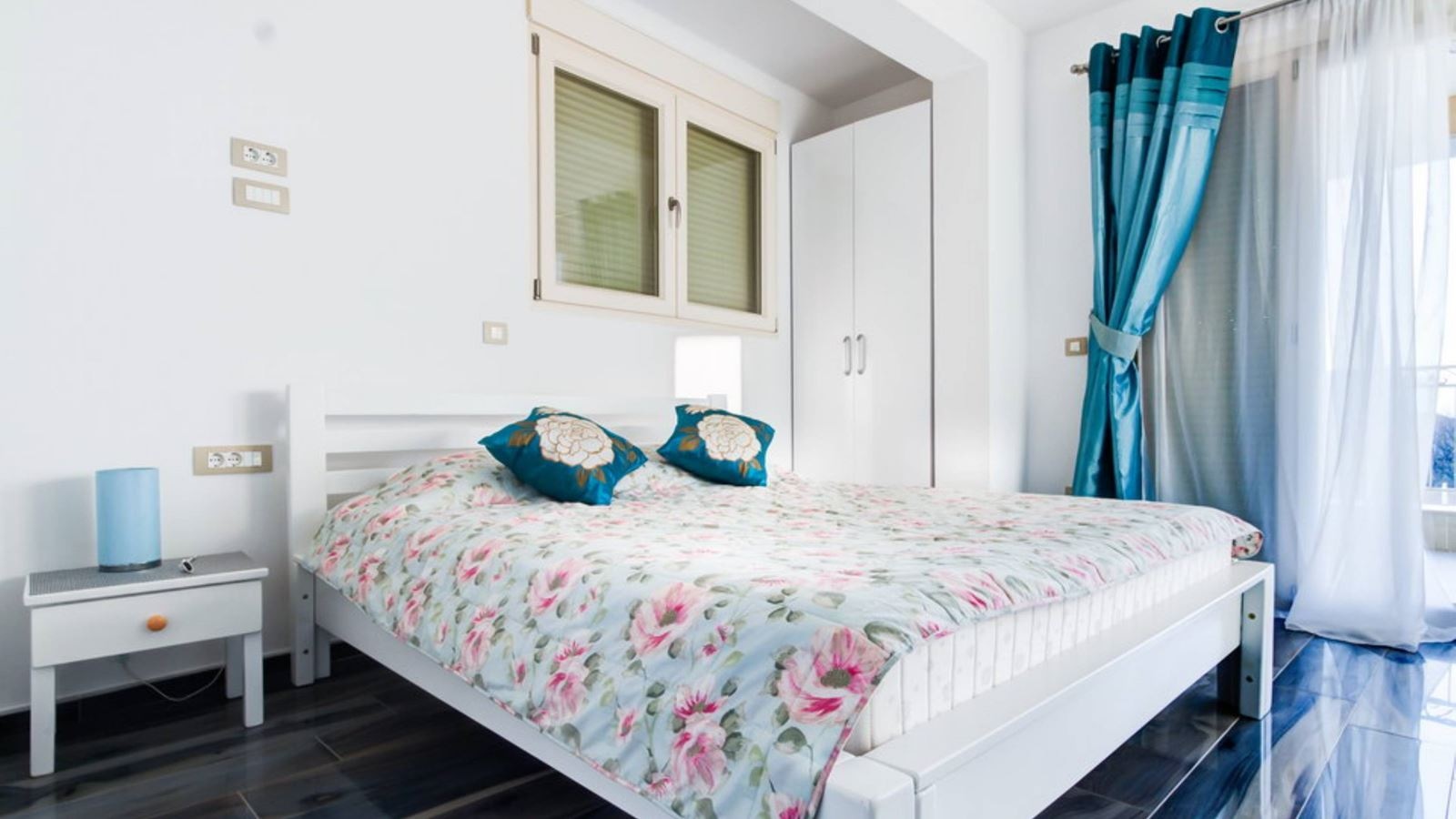 rooms-apartment-comfort-sea-view