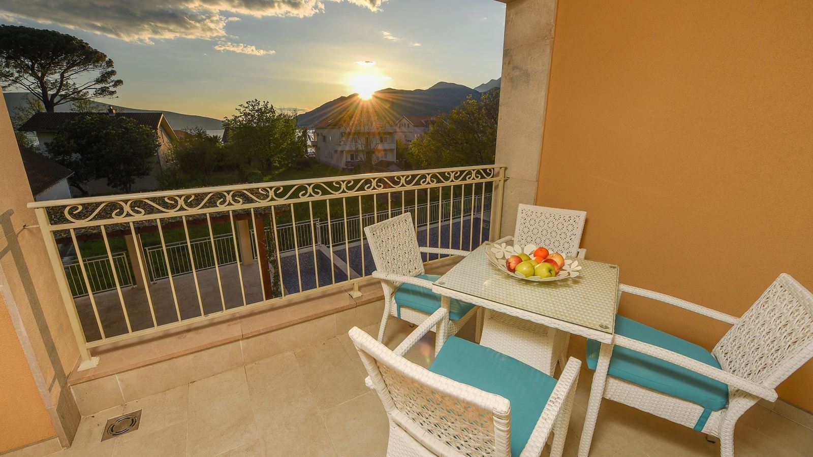 rooms-apartment-comfort-sea-view