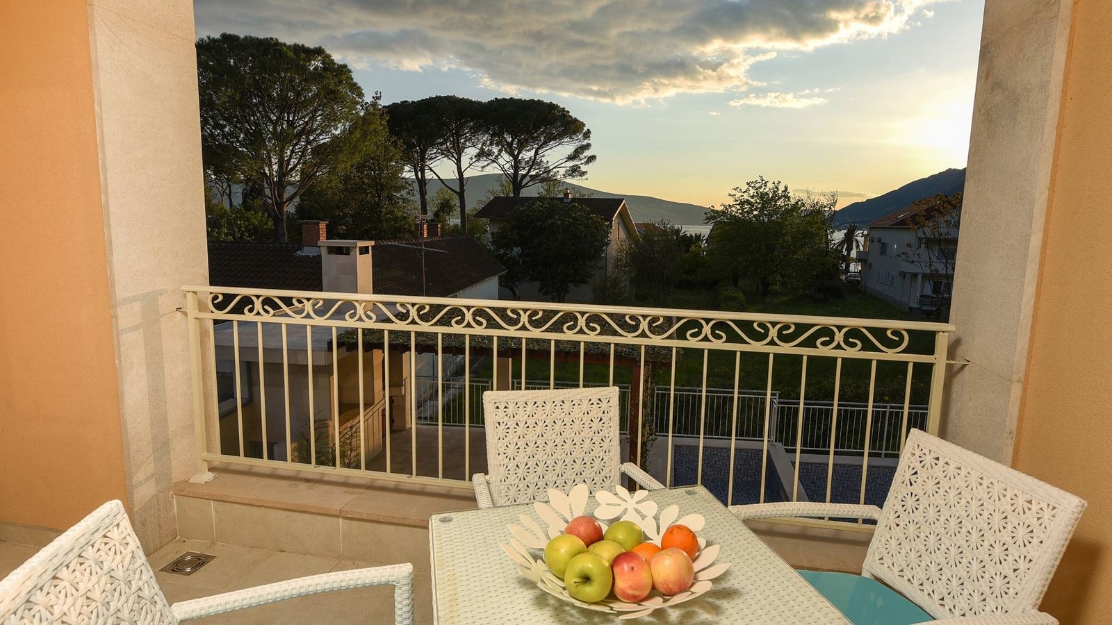 rooms-apartment-comfort-sea-view