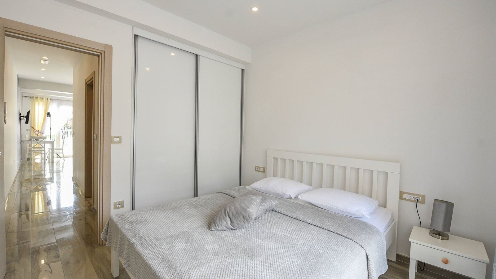 rooms-apartment-pool-view