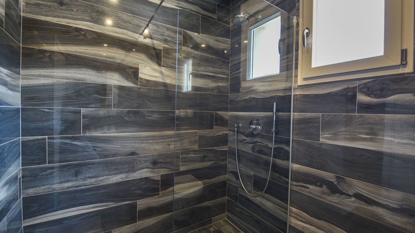 rooms-apartment-pool-view