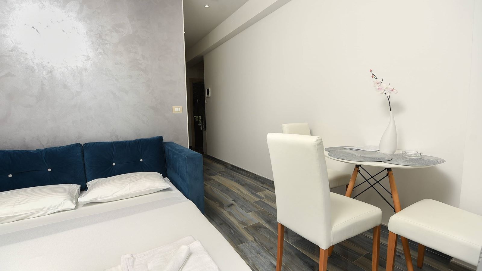 rooms-apartment-sea-view-pool-view