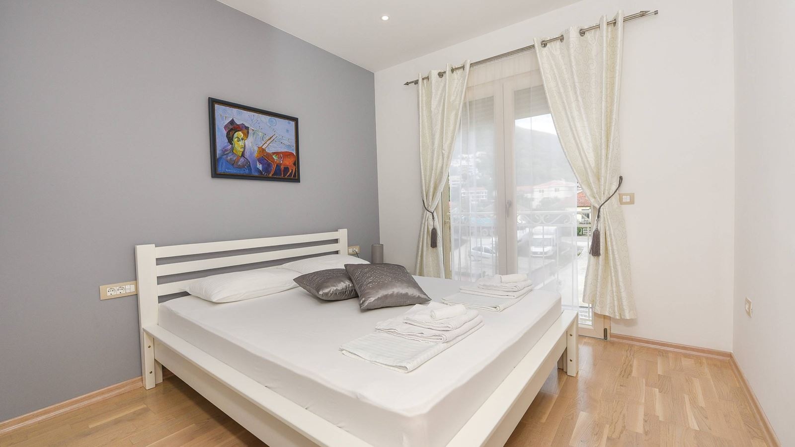 rooms-apartment-sea-view-pool-view