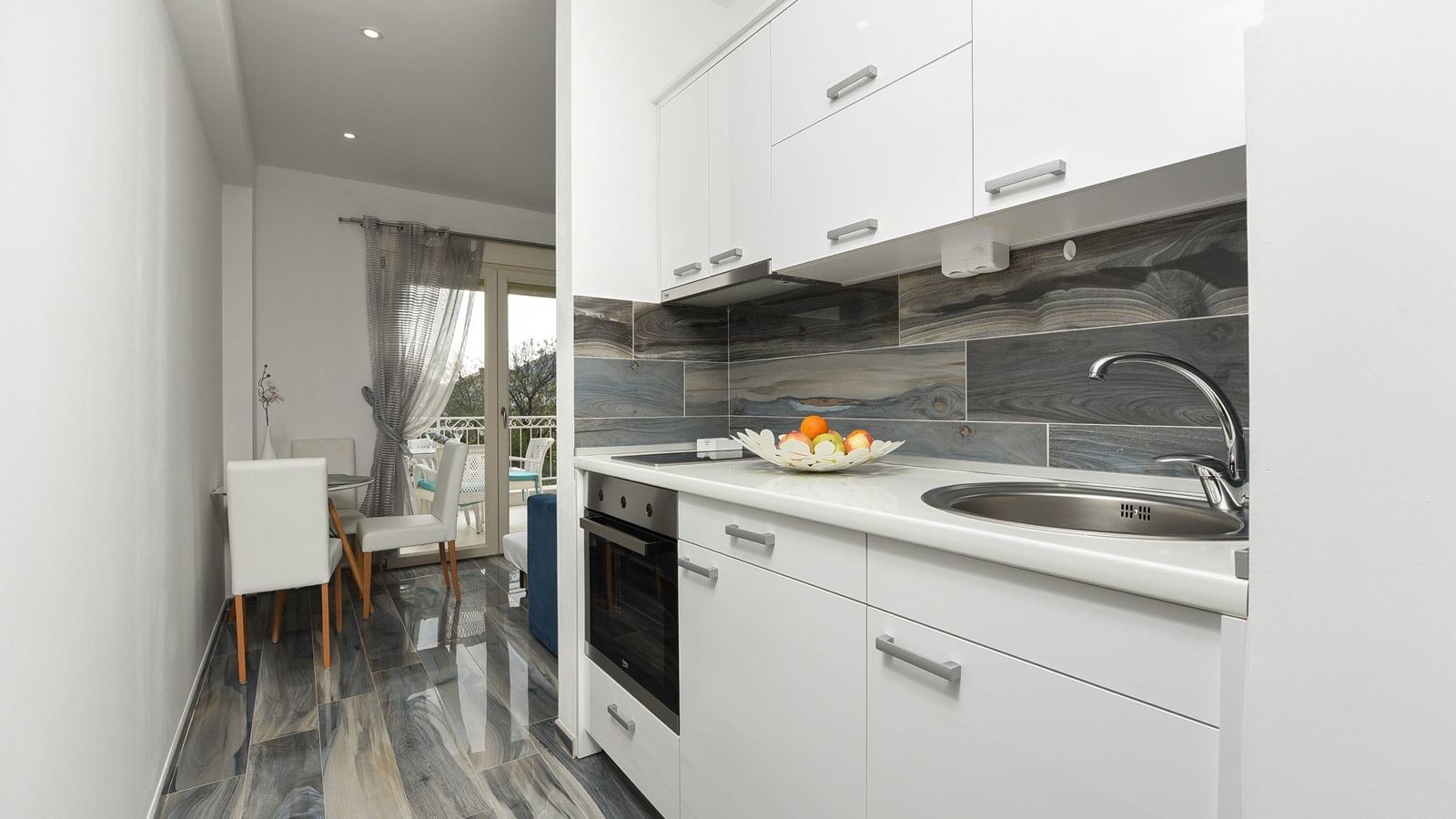 rooms-apartment-sea-view-pool-view