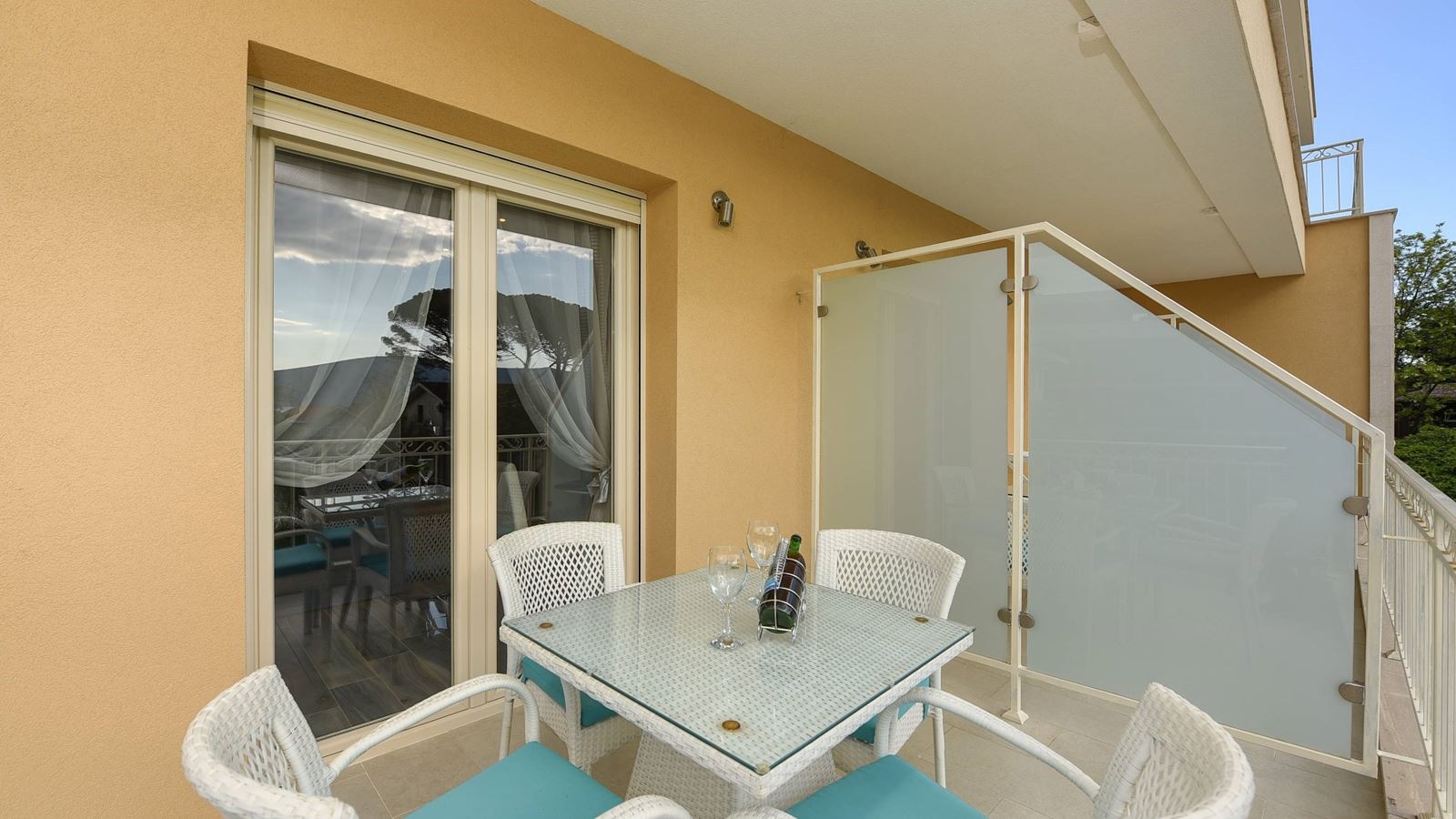 rooms-apartment-sea-view-pool-view