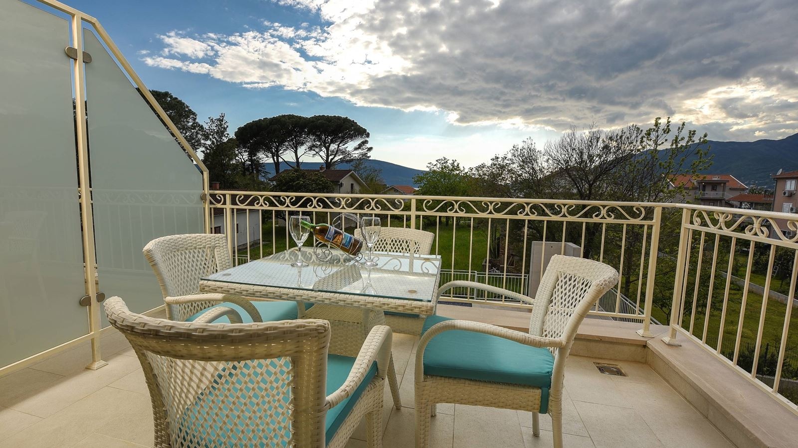 rooms-apartment-sea-view-pool-view