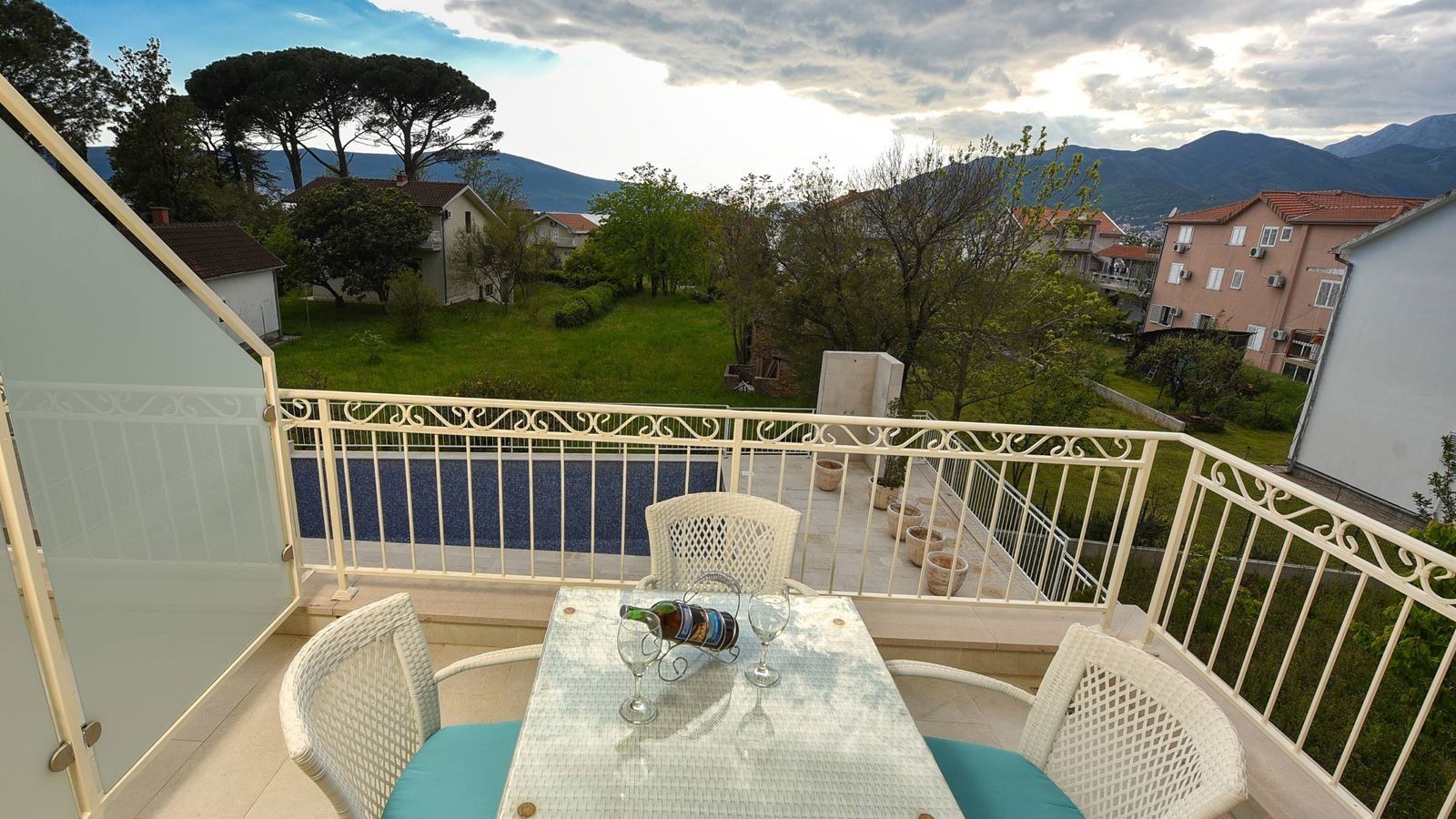rooms-apartment-sea-view-pool-view