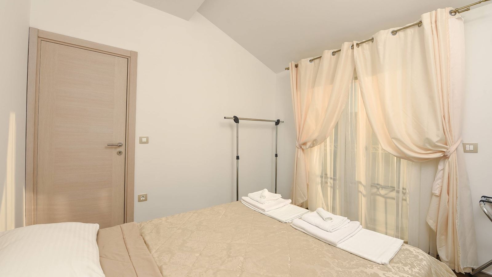 rooms-apartment-three-bedrooms