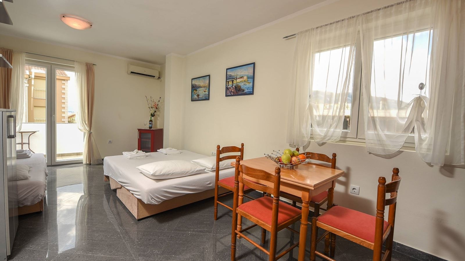 rooms-studio-capacity-4