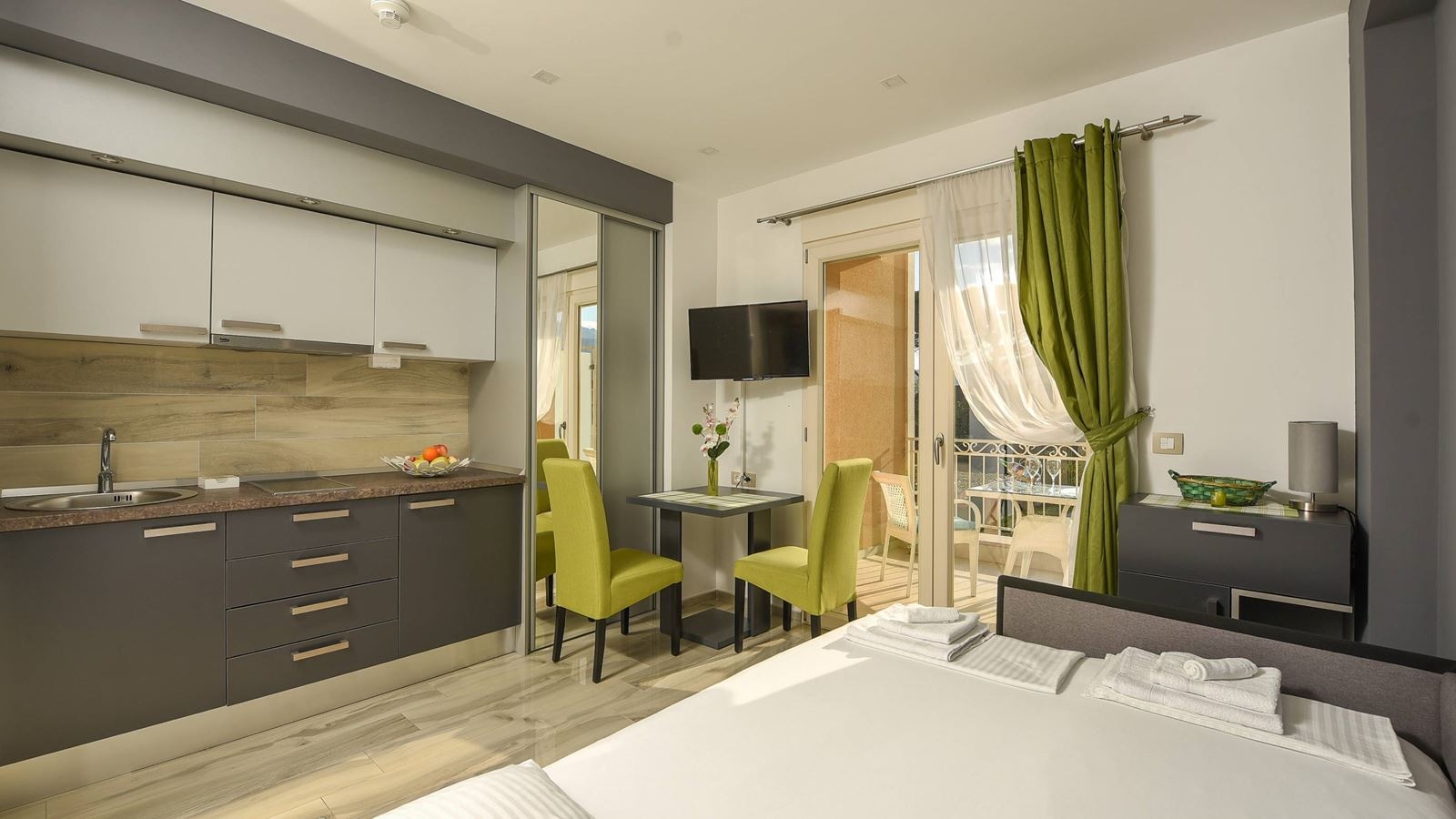 rooms-studio-sea-view-with-balcony