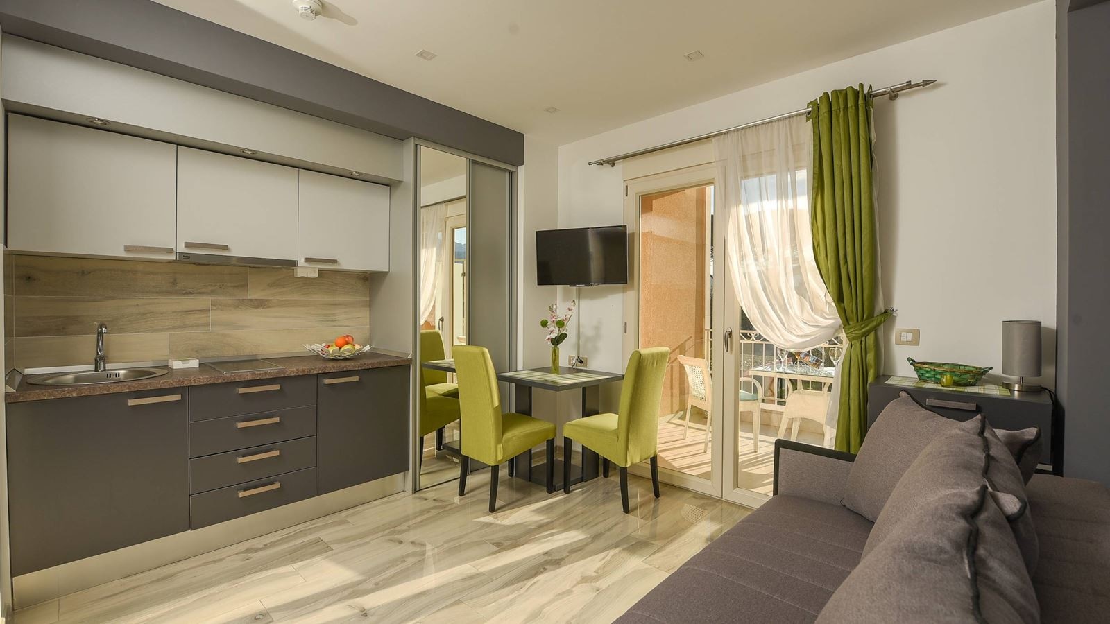 rooms-studio-sea-view-with-balcony