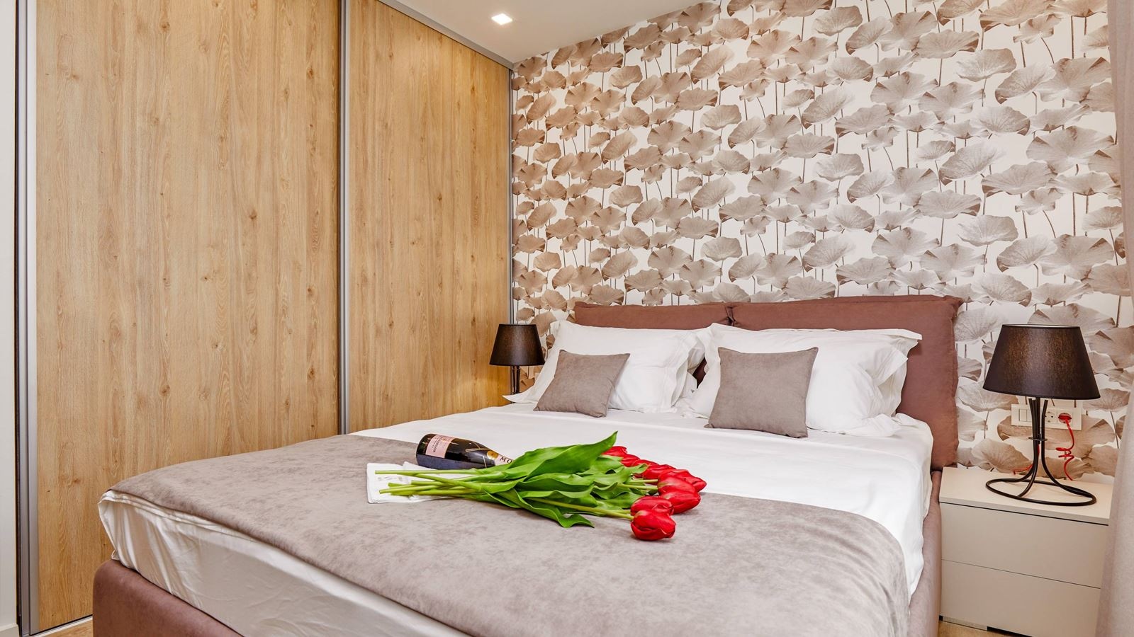 rooms-apartment-deluxe-one-bedroom