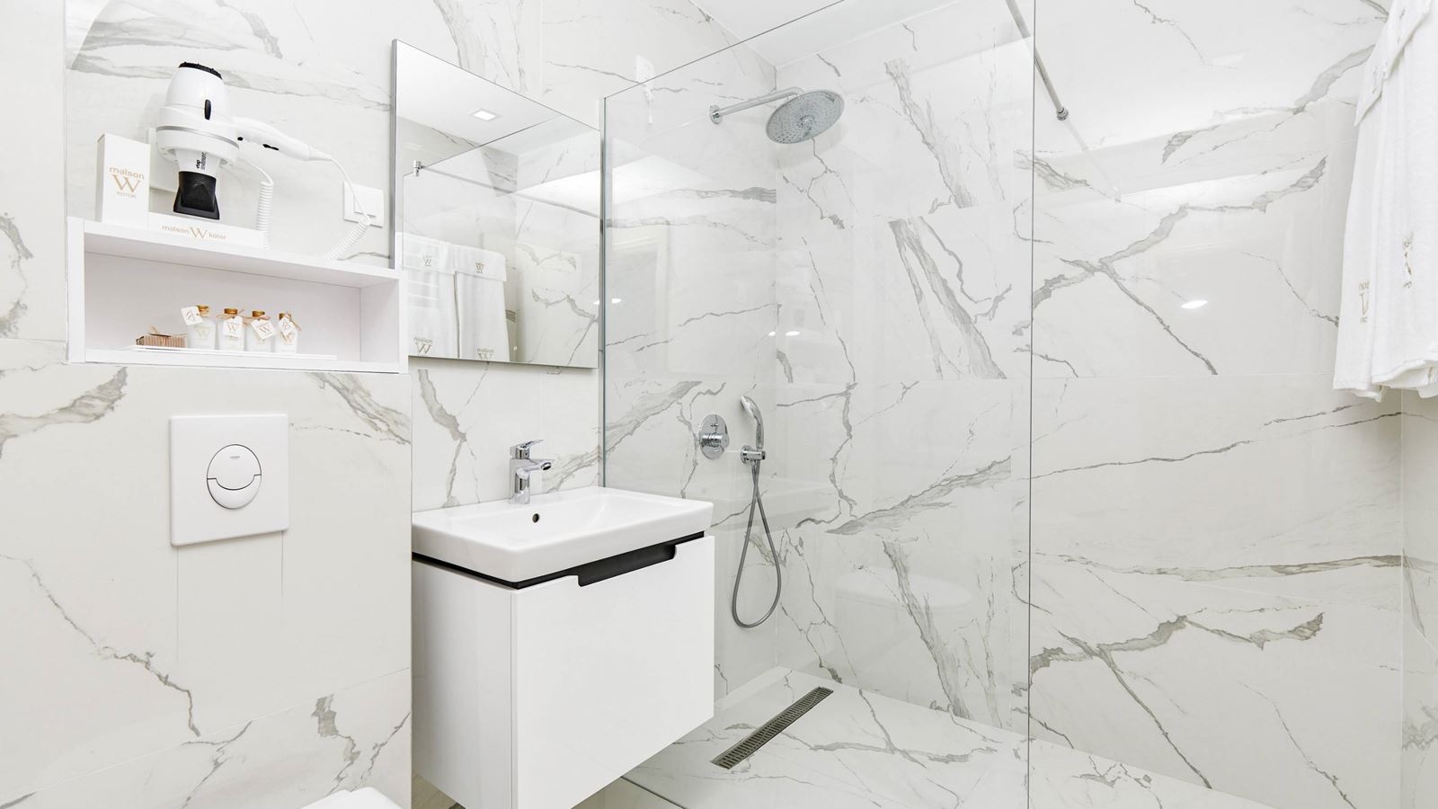 rooms-apartment-deluxe-one-bedroom