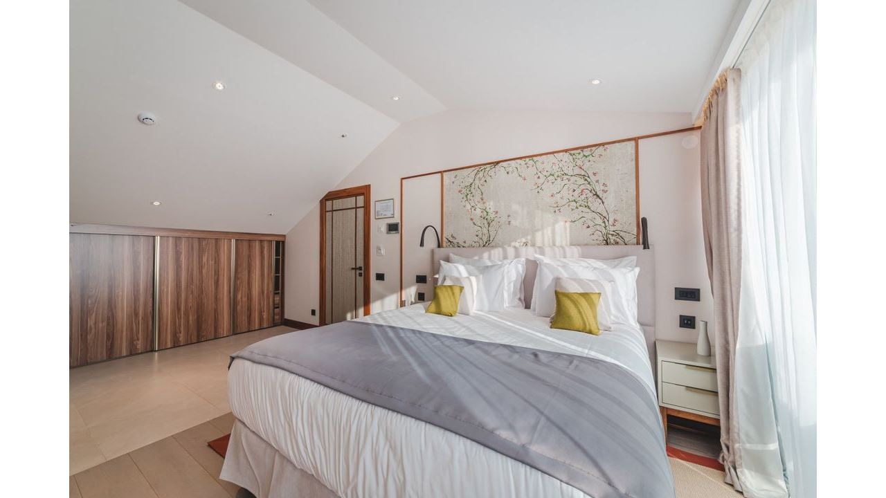 rooms-junior-suite-mansard-sea-view