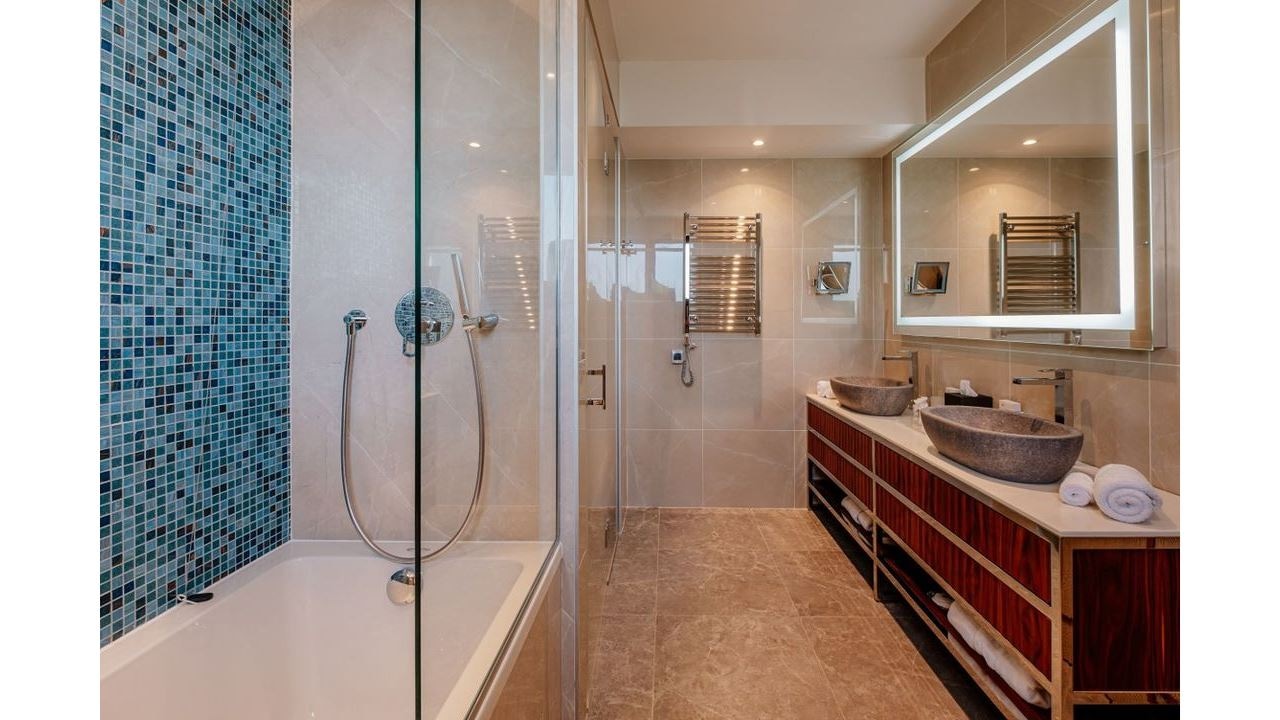 rooms-deluxe-suite-sea-view