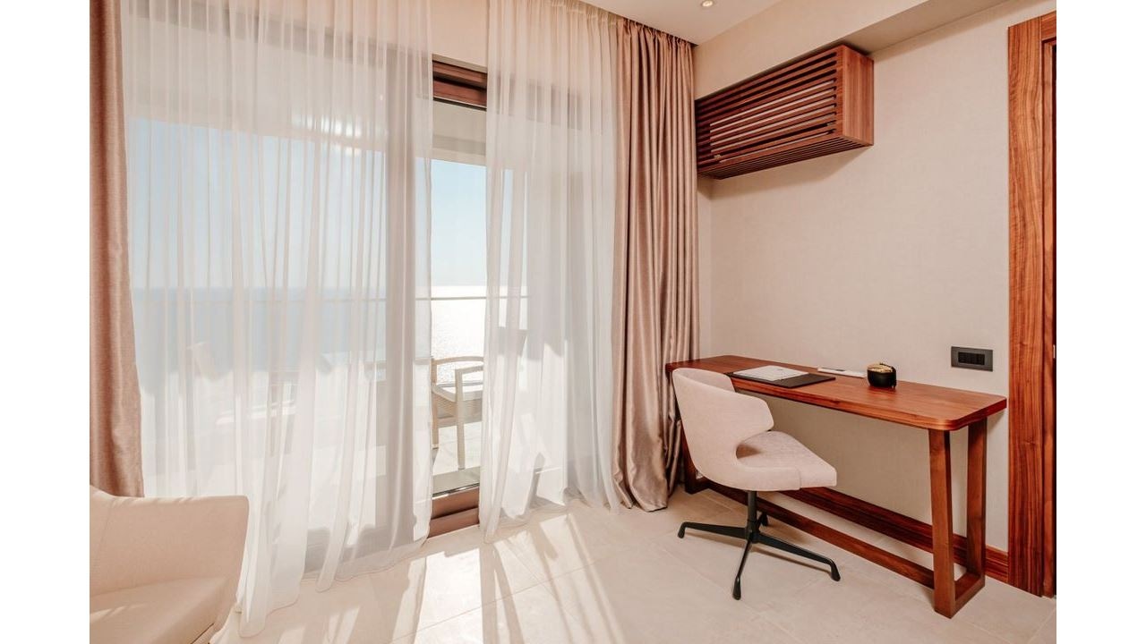 rooms-deluxe-suite-sea-view