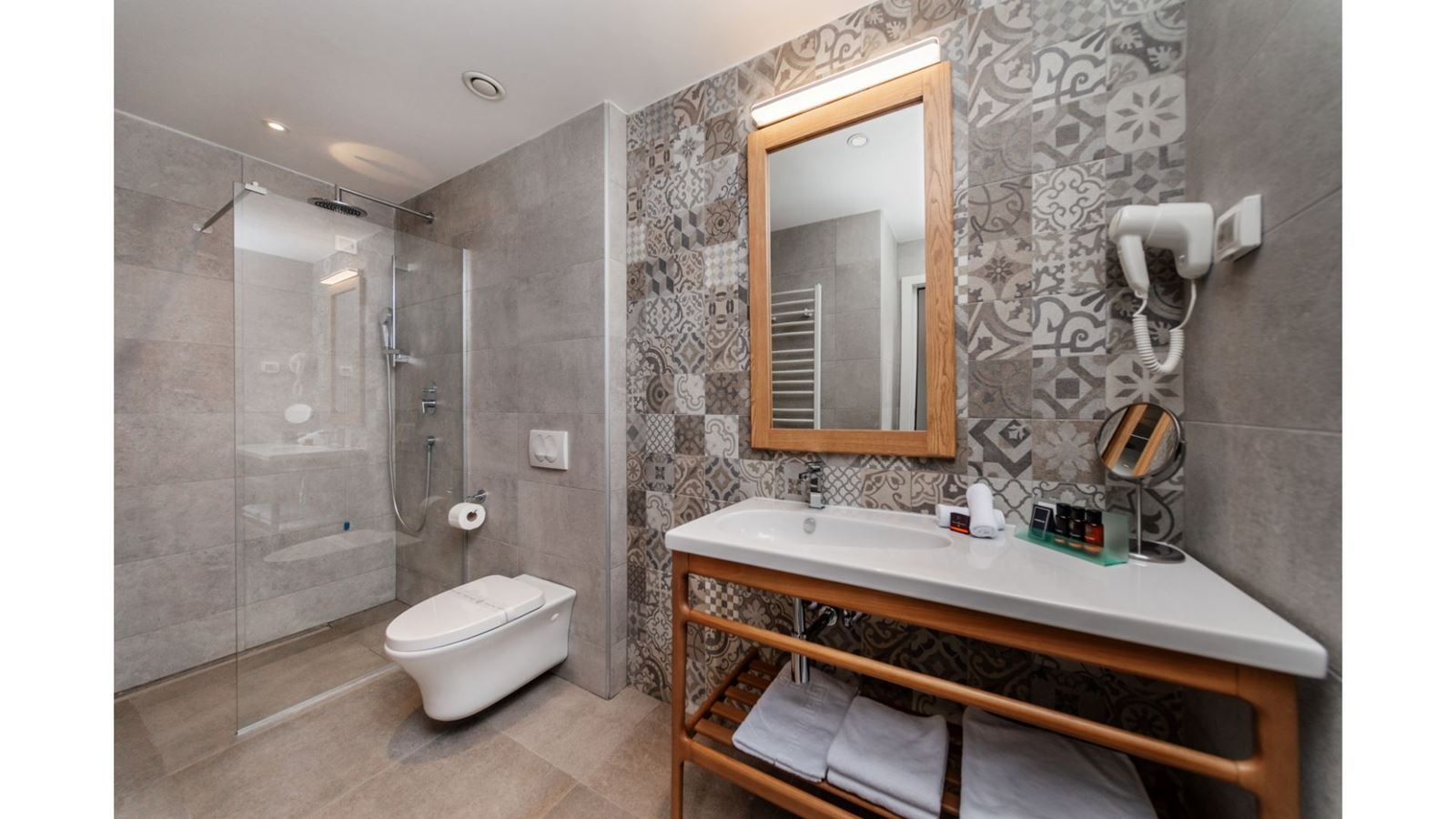 rooms-superior-double-room-with-baclony