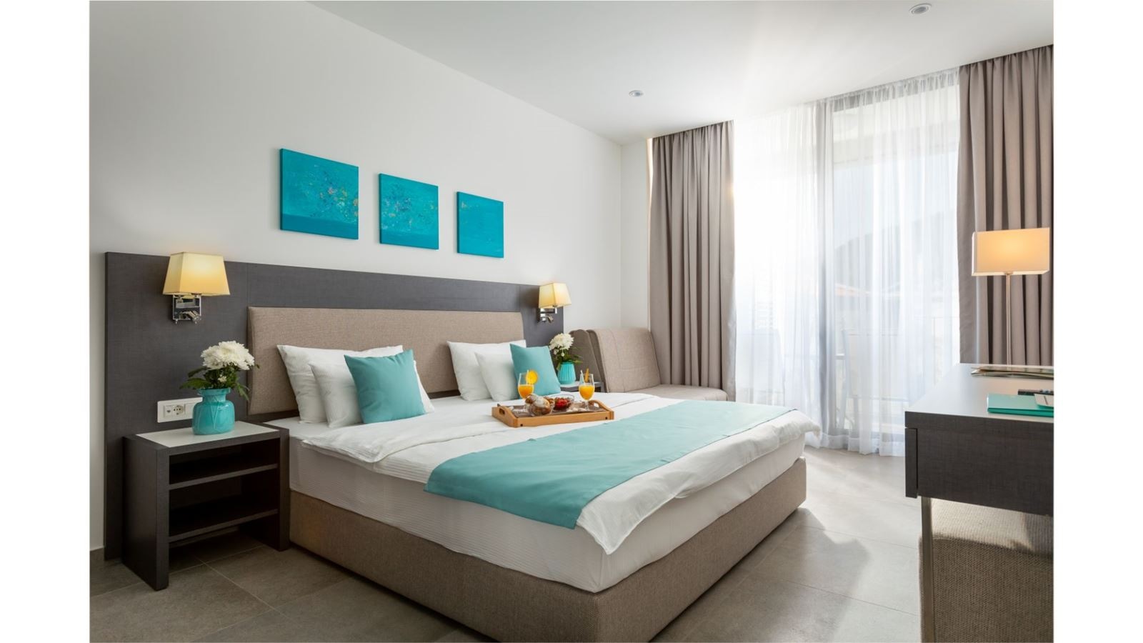 rooms-superior-triple-room-with-balcony