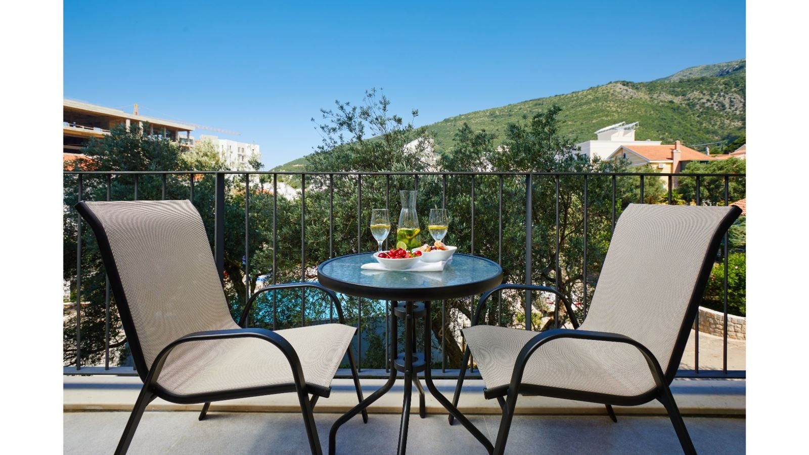 rooms-superior-triple-room-with-balcony