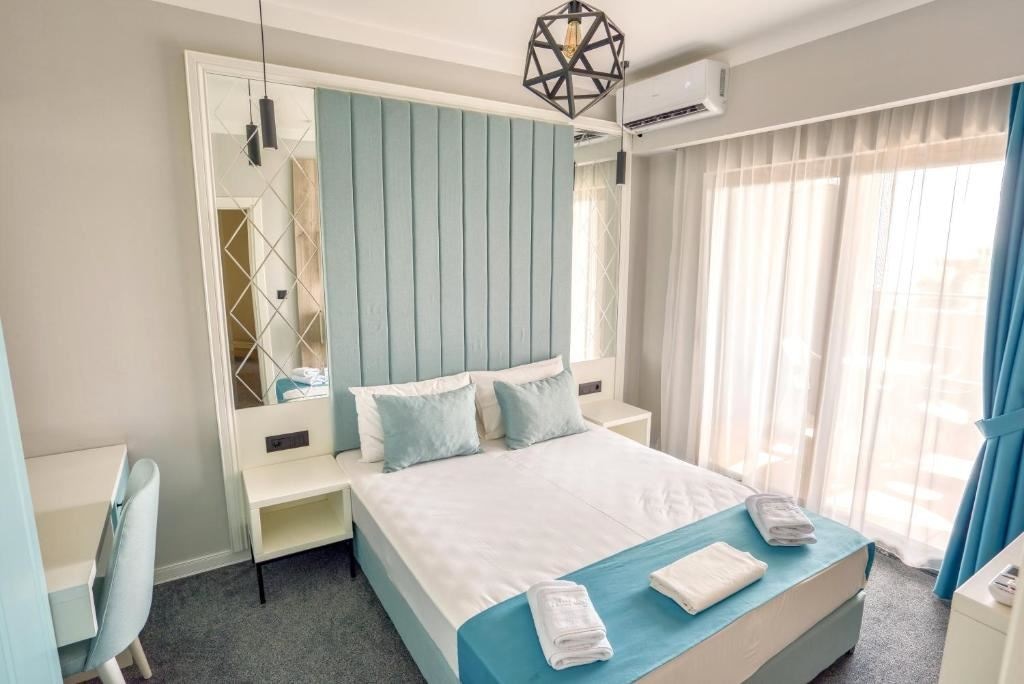 rooms-superior-room-city-view