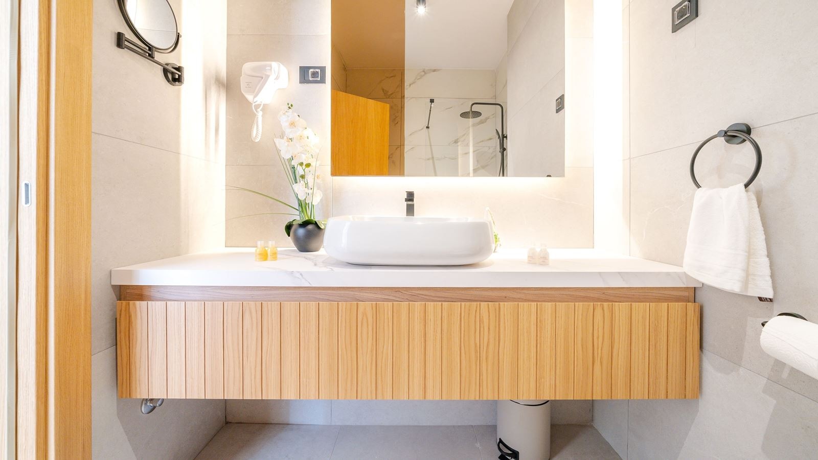 rooms-deluxe-double-room-block-b-sea-view