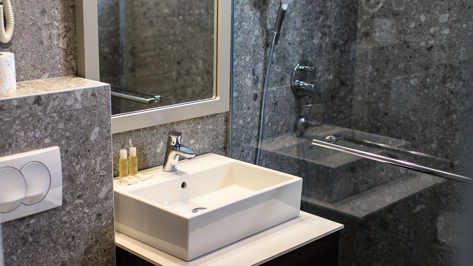 rooms-family-room-with-balcony