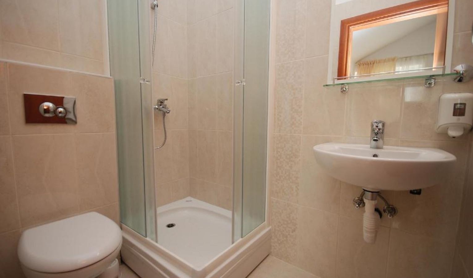 rooms-double-apartment-with-french-bed